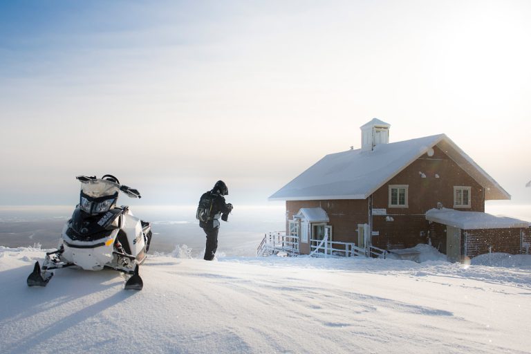 THE ULTIMATE SNOWMOBILE BUCKET LIST FOR QUÉBEC THIS WINTER THE ULTIMATE SNOWMOBILE BUCKET LIST FOR QUÉBEC THIS WINTER