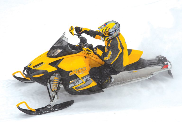 2009 SKI-DOO MXZ & RENEGADE 4-TEC 2009 SKI-DOO MXZ & RENEGADE 4-TEC