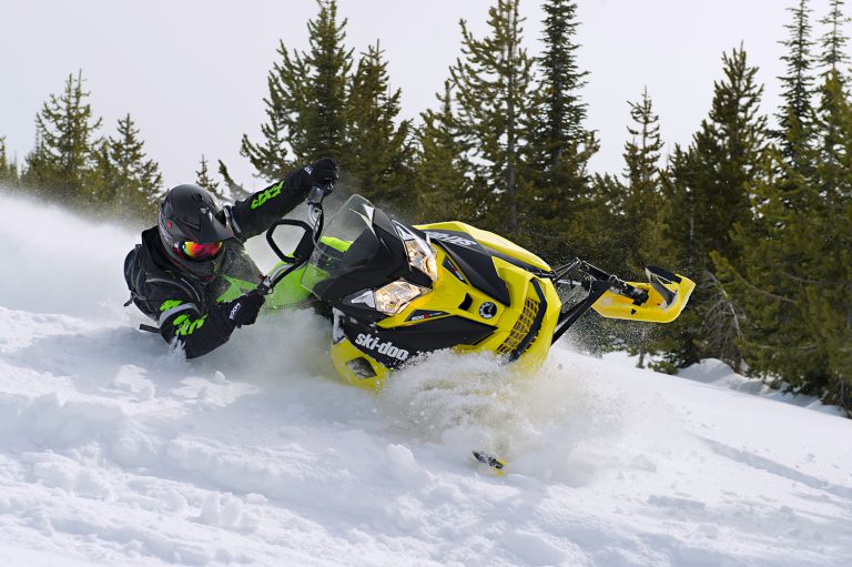 TEST RIDE: 2016 Ski-Doo Summit X 800 T3 TEST RIDE: 2016 Ski-Doo Summit X 800 T3